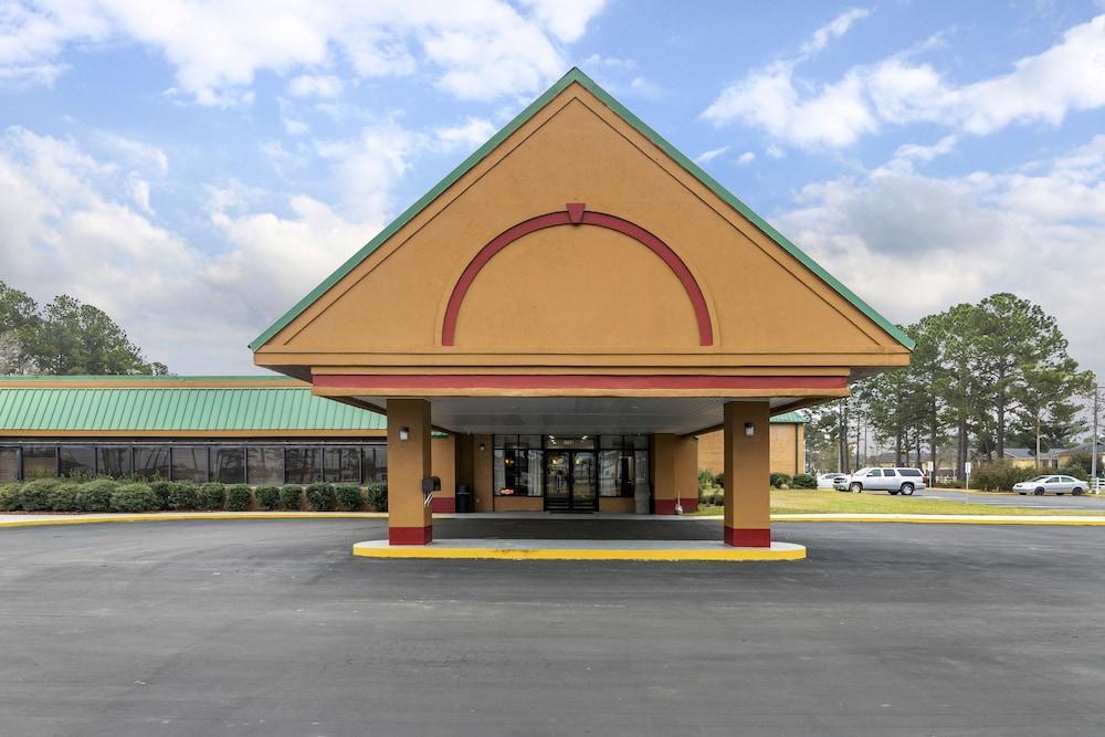 Econo Lodge Douglas Exterior photo